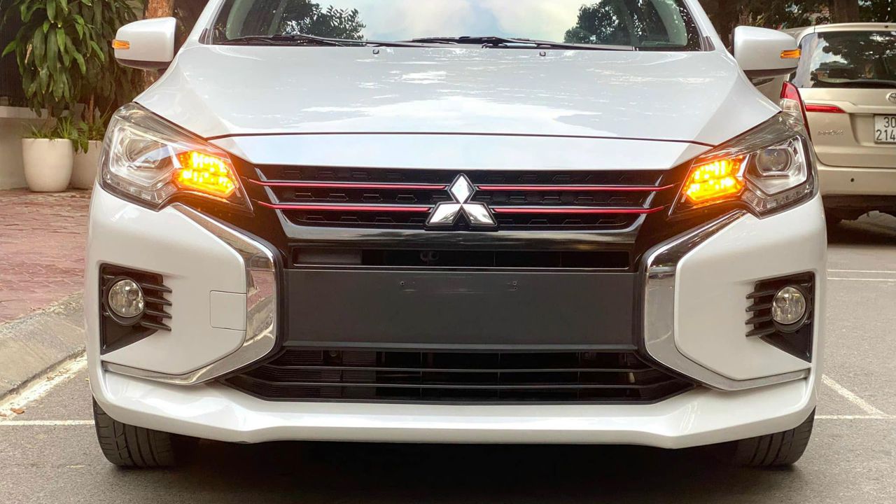 Mitsubishi Attrage phần đầu xe